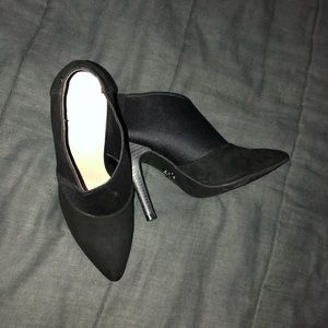 Vera Wang black suede booties